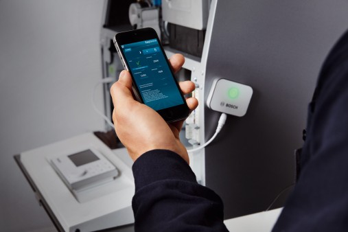 Buderus Smart Service Key, votre partenaire digitale pour la mise en service et la lecture des chaudières mazout et gaz Buderus.