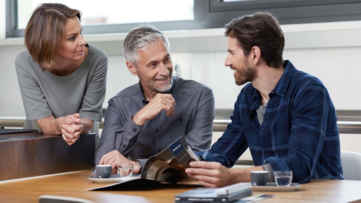 Buderus installers discussing something during a meeting