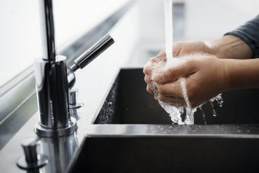 Controleer altijd mogelijke stroomverbruikers voor vertrek.