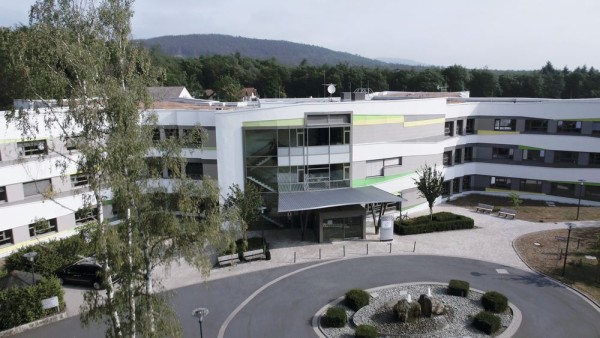 Ziekenhuisbeeld gemaakt met een drone