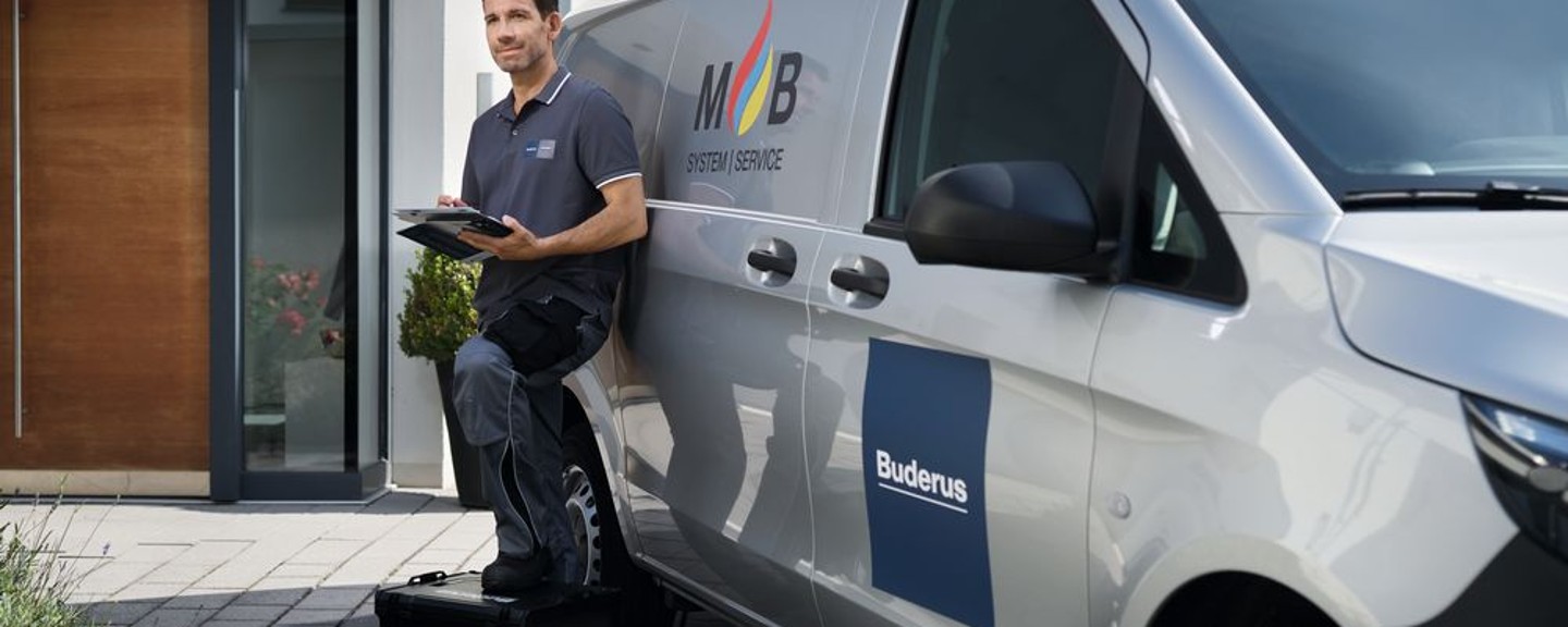 Installateur Buderus et sa camionette