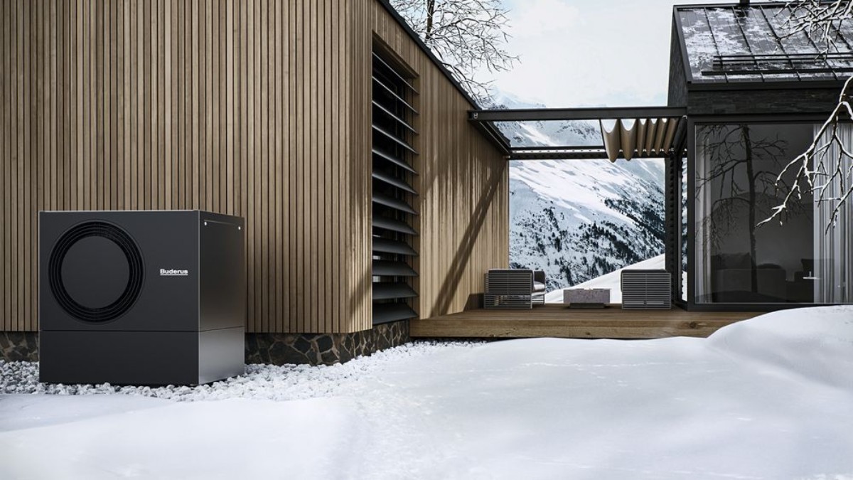 Warmtepomp in de sneeuw