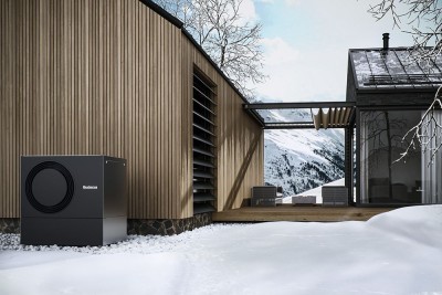 Warmtepomp in de sneeuw
