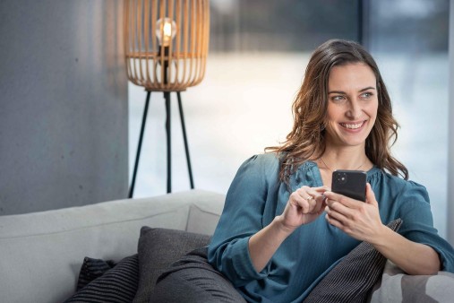 Frau Smartphone