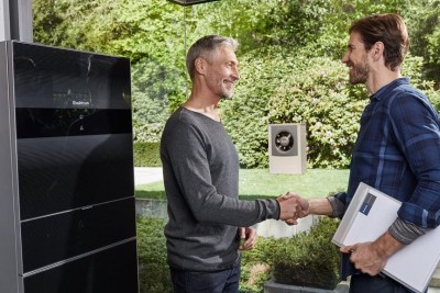 installater and men greet