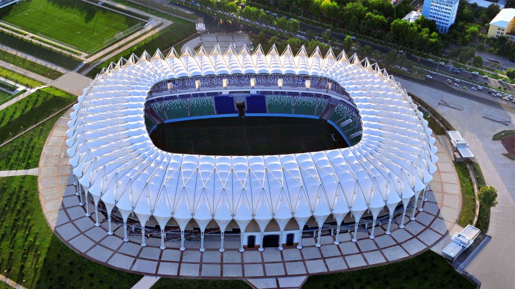 Футбольный стадион